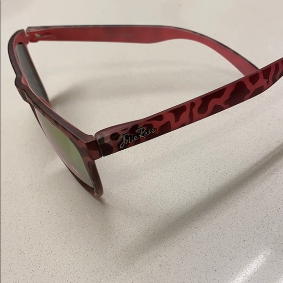 Women's Fashion Sunglasses - Picture 3 of 7